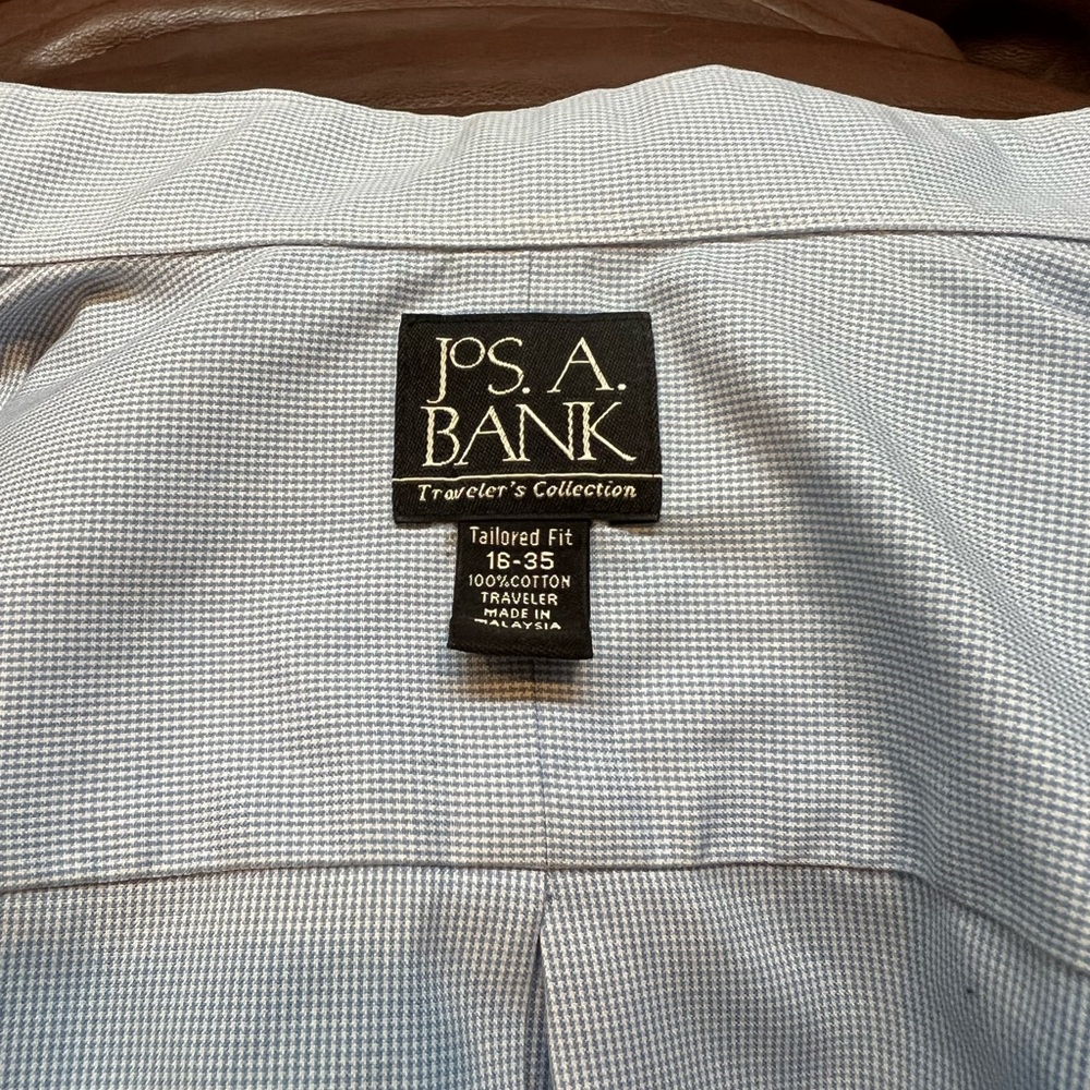 No longer need. Shirt in good condition. Tailored fit size 16/35.